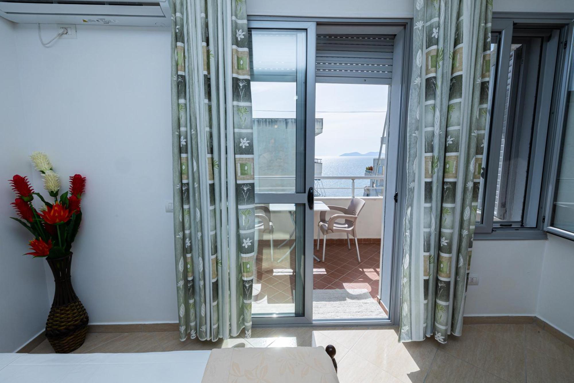 Lucas Apartments Rental Vlorë Esterno foto