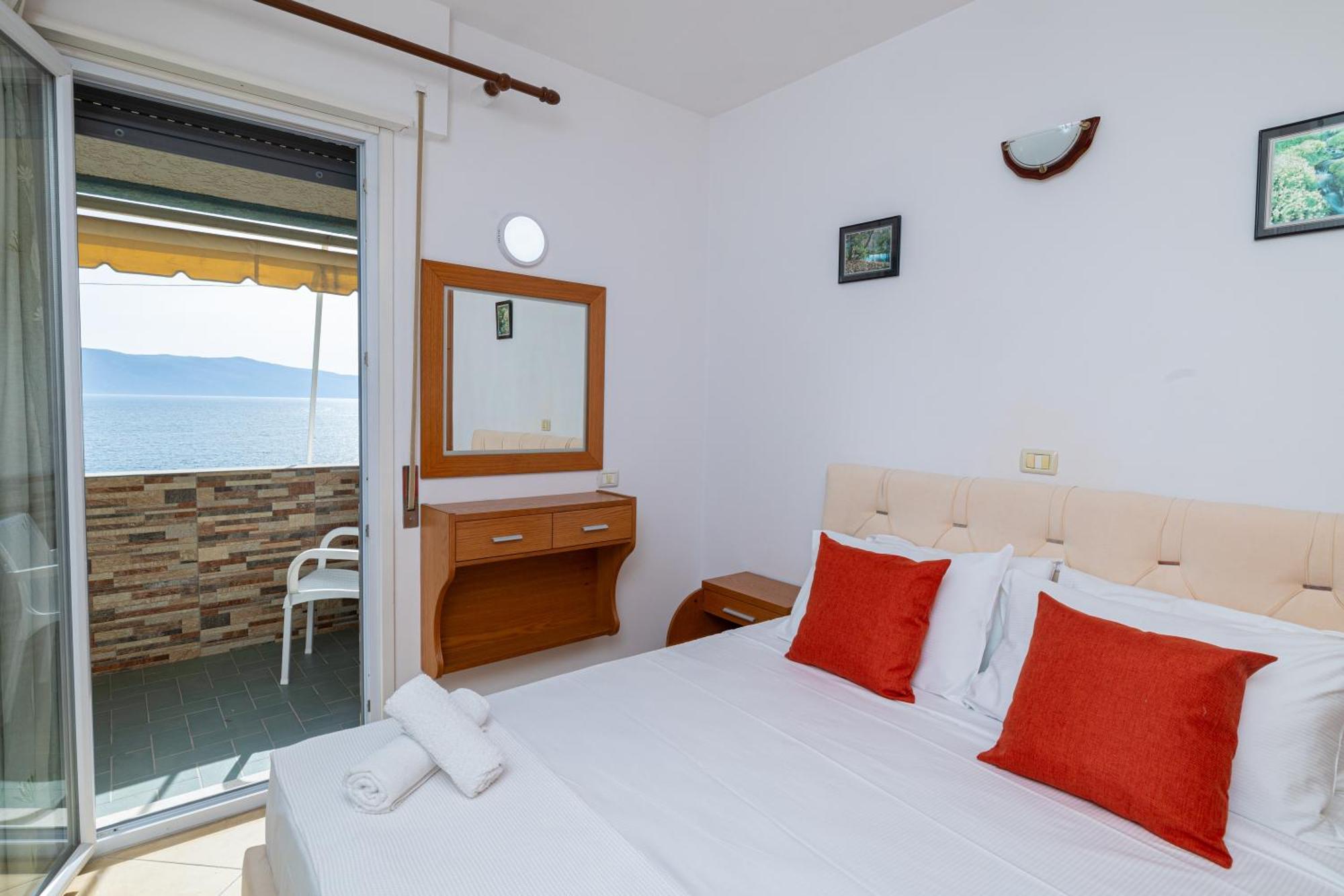 Lucas Apartments Rental Vlorë Esterno foto