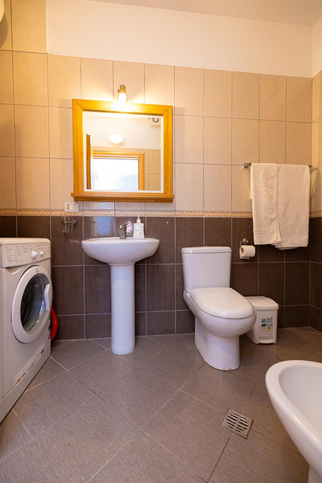 Lucas Apartments Rental Vlorë Esterno foto
