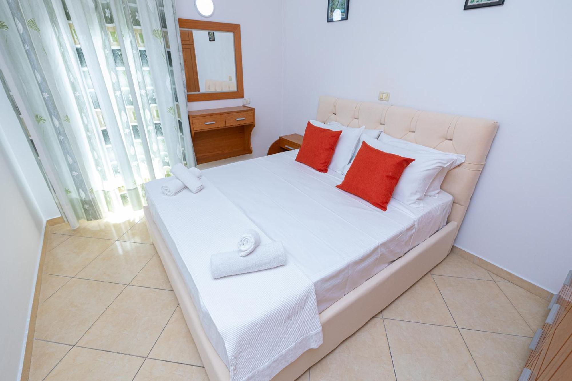 Lucas Apartments Rental Vlorë Esterno foto
