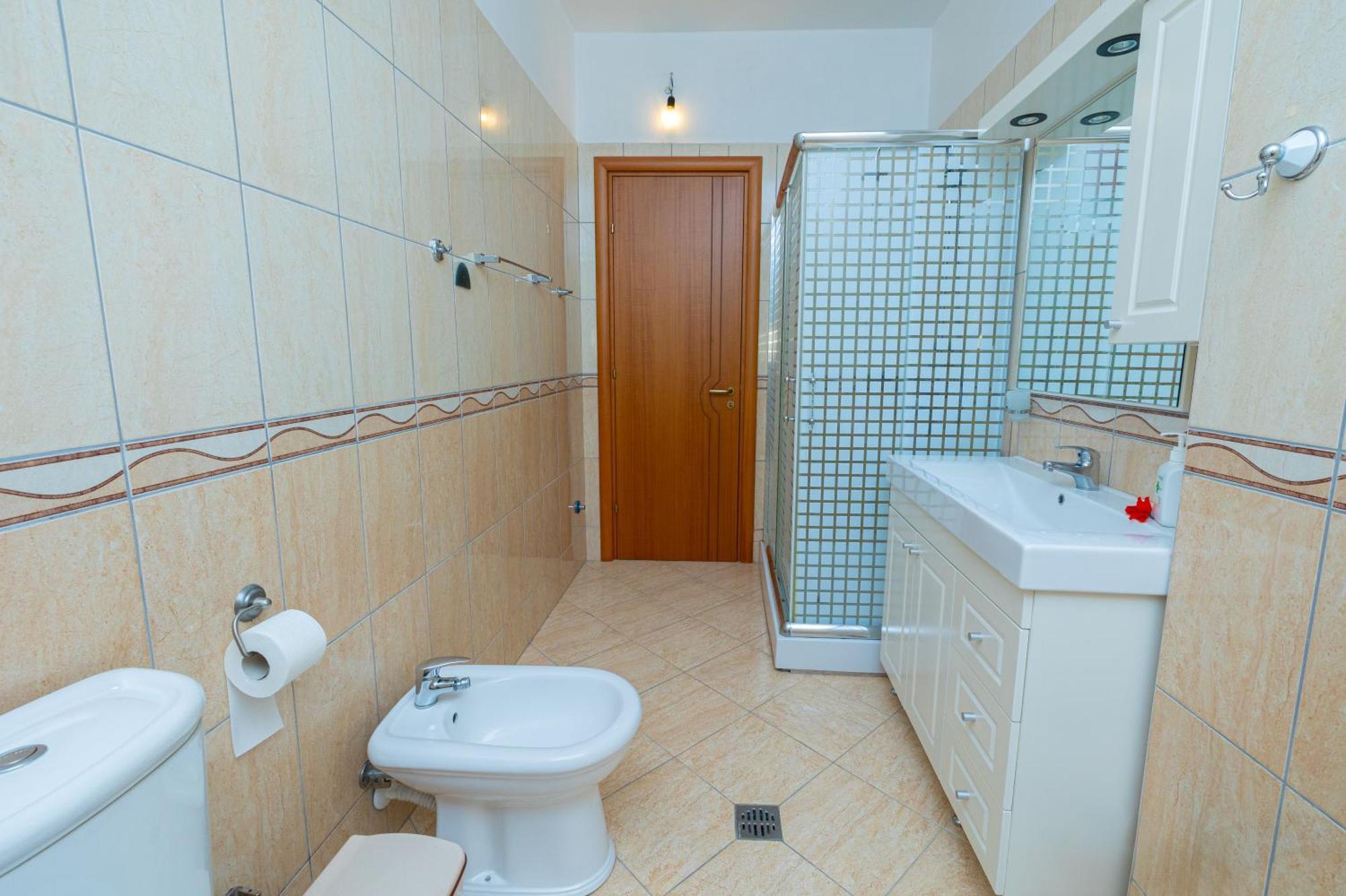 Lucas Apartments Rental Vlorë Esterno foto