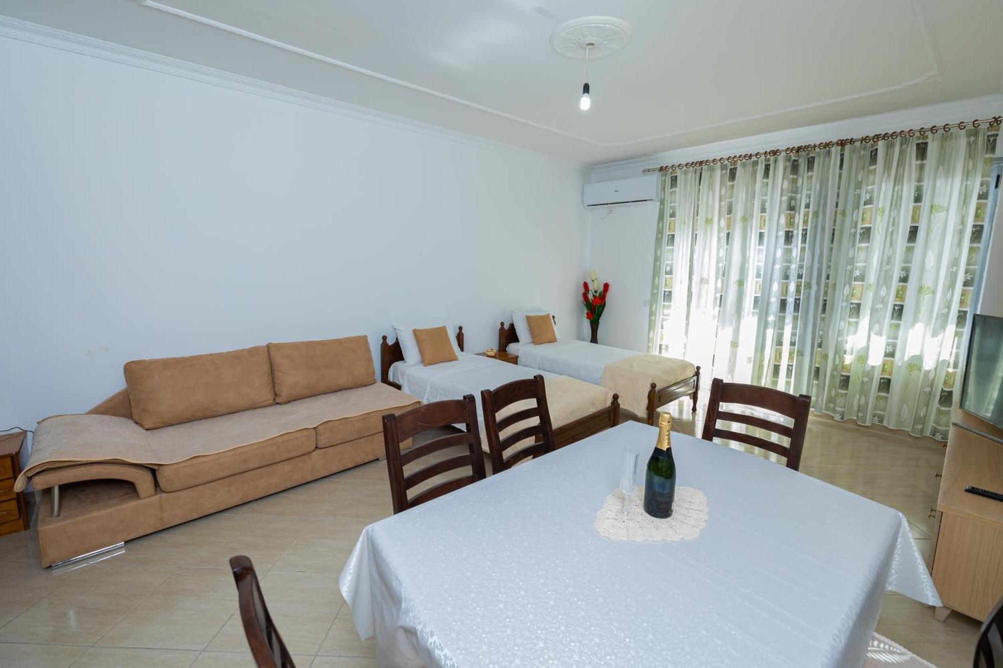 Lucas Apartments Rental Vlorë Esterno foto